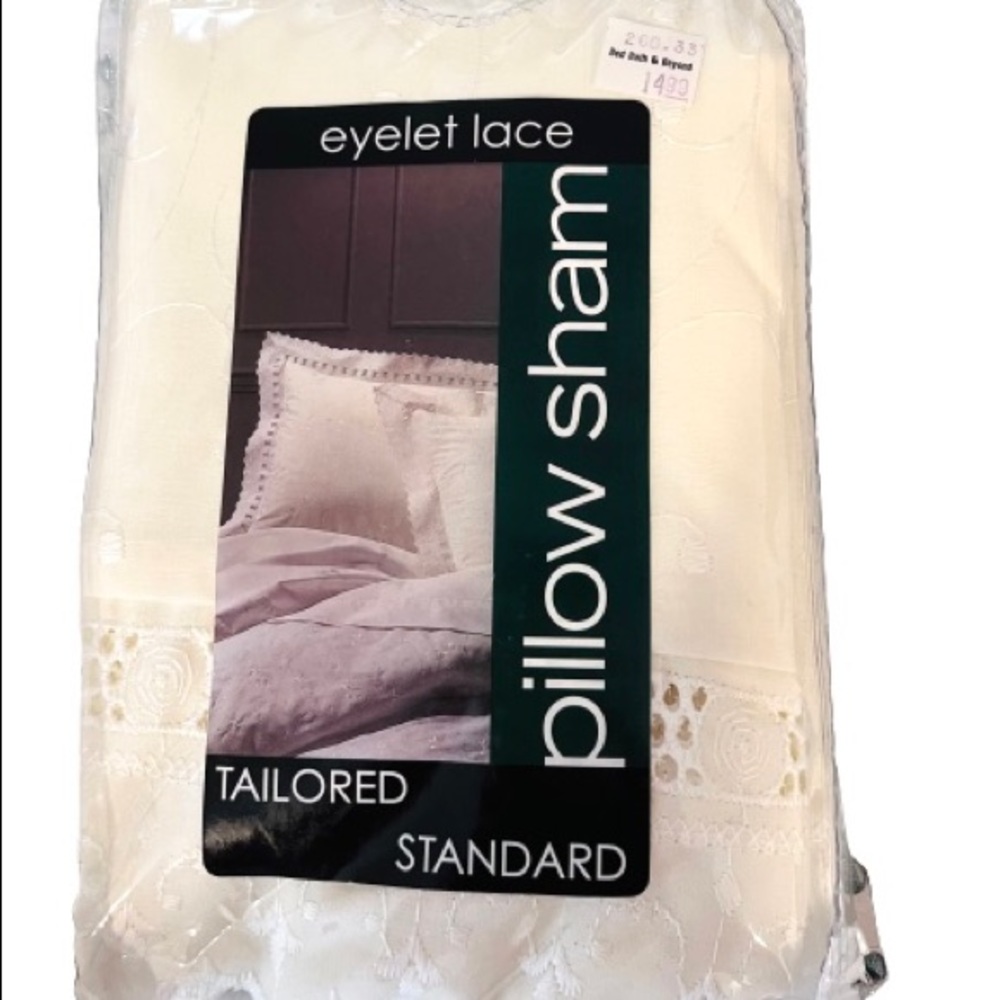 NWT- Bed Bath & Beyond Lace Eyelet Standard Pillow Case